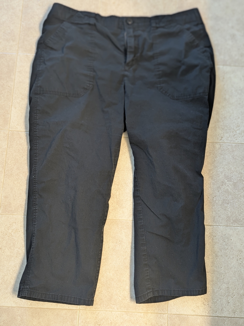 Reitmans Black Capris with Front Pockets